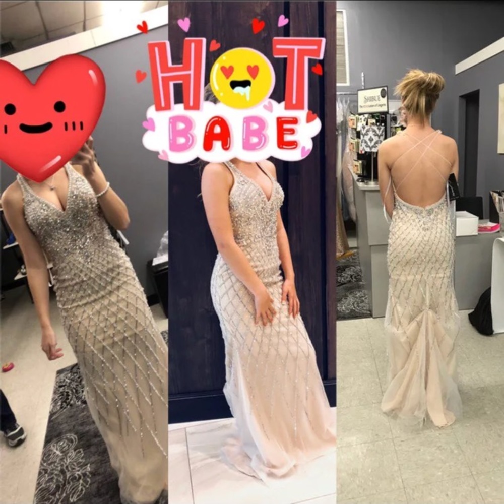 Stunning size 2 prom dress